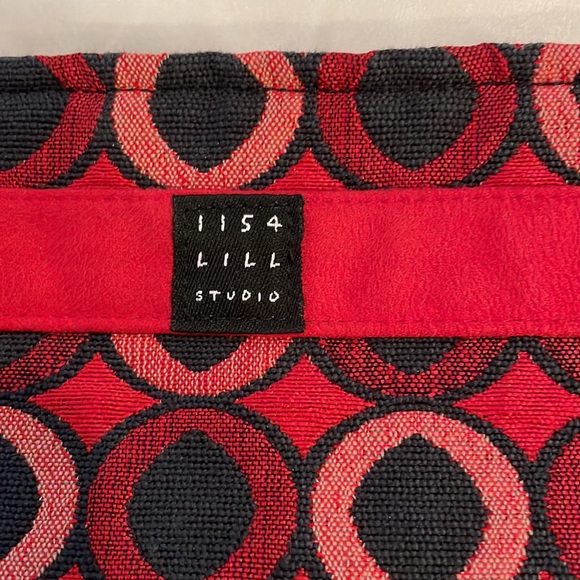 1154 Lill Studio. Cute fabric purse in red and black with shades of red. - Picture 3 of 3